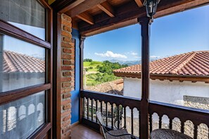 Property grounds - Apartment 'Comeya' with Mountain View, Private Terrace and Wi-Fi (Cangas De Onis)