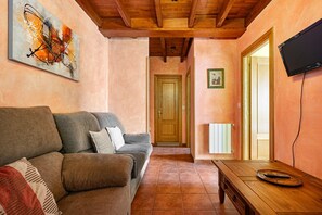 Televisión, reproductor de DVD y tenis de mesa 