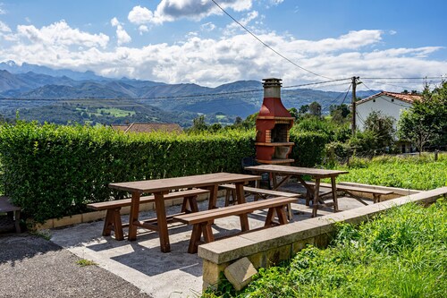 Rural House 'La Casita De Heidi' with Mountain Views, Private Terrace and Wi-Fi
