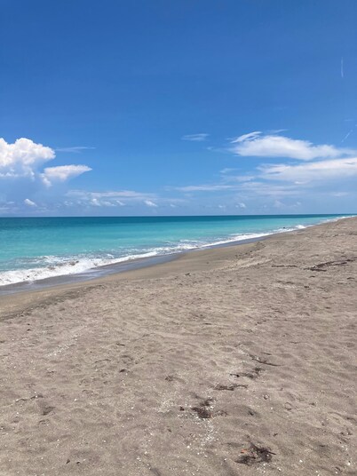 49 Steps to the Beach! 
Hutchinson Island 2BED/2BATH
Renovated 