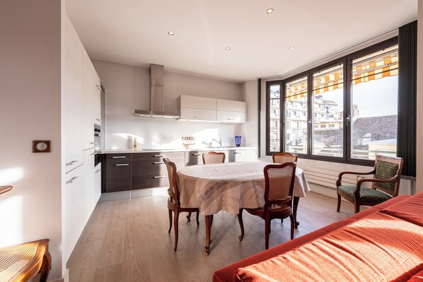 Dining - Apartment 'Annecy - Le 10' with Balcony, Wi-Fi and Air Conditioning (Annecy)