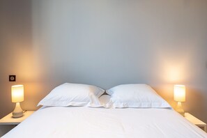 2 bedrooms, iron/ironing board, free WiFi, bed sheets