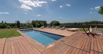 Alojamiento y desayuno 'Suite Cathédrale - Ty Castel' con piscina y jardín compartidos y Wi-Fi