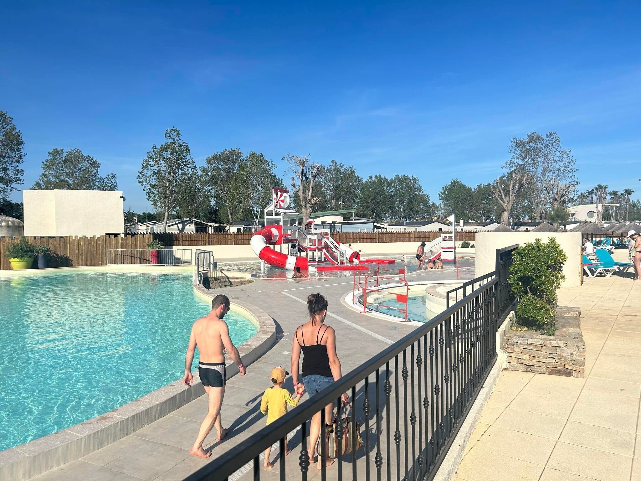 Alberca techada y alberca climatizada