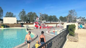 Alberca techada y alberca climatizada