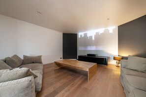 TV - Guesthouse 'Chambre D'hôtes - Ty Castel' with shared pool, shared garden and Wi-Fi (Ploeren)