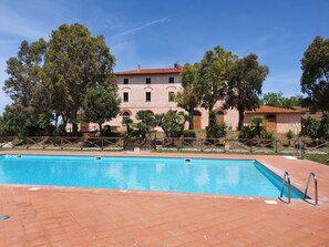Pool - Apartment 'Appartamento Gorgona' with Sea View, Wi-Fi and Air Conditioning (Riotorto)