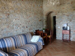 TV - Apartment 'Appartamento Gorgona' with Sea View, Wi-Fi and Air Conditioning (Riotorto)