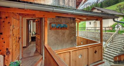 Chalet 'Dolomites Pian' with Mountain View and Wi-Fi