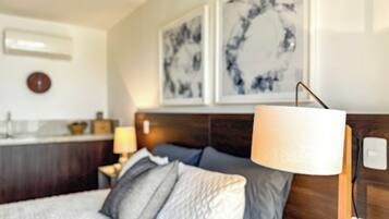 1 dormitorio, tabla de planchar con plancha, wifi y ropa de cama