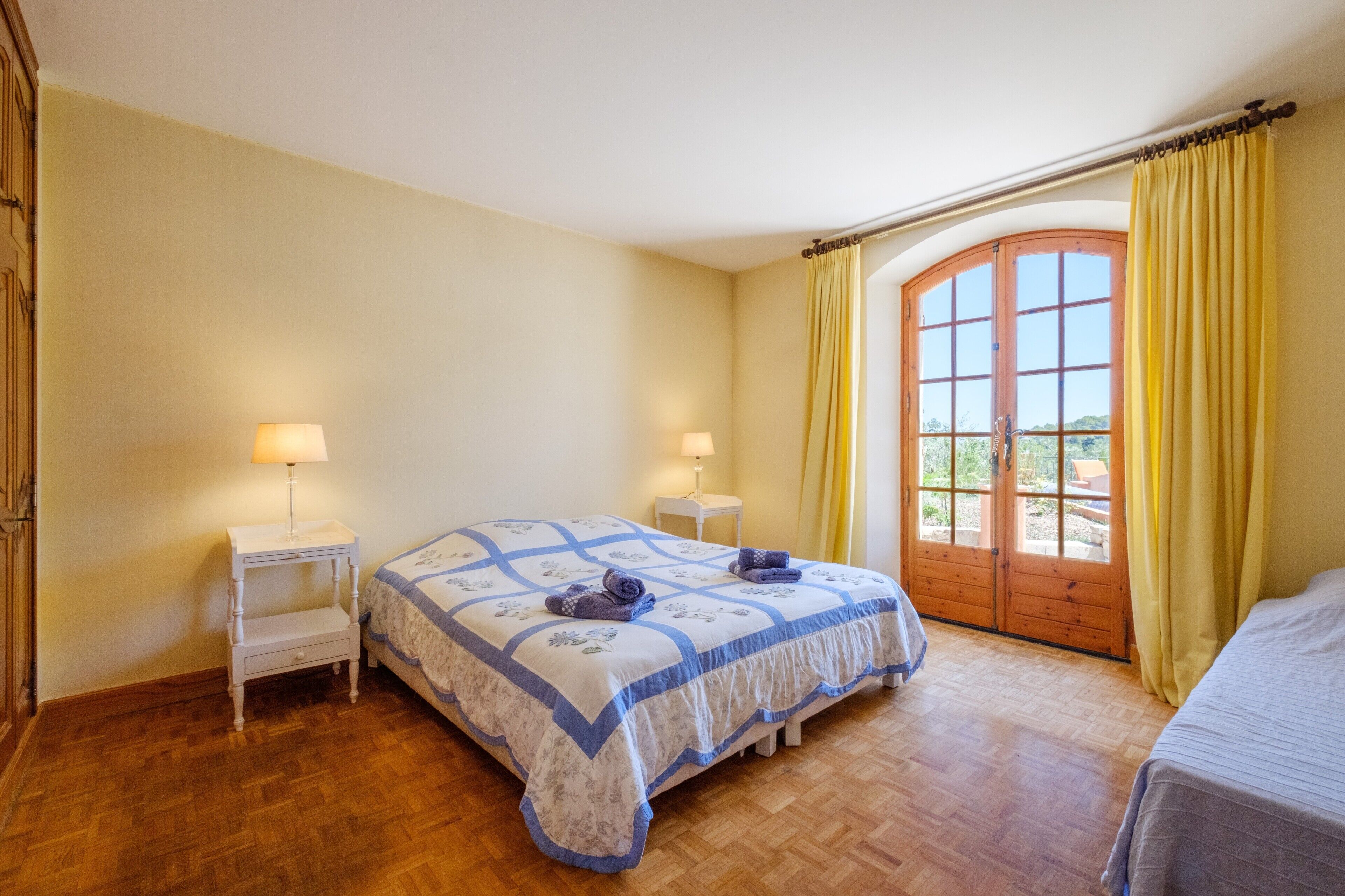 6 bedrooms, iron/ironing board, free WiFi, bed sheets