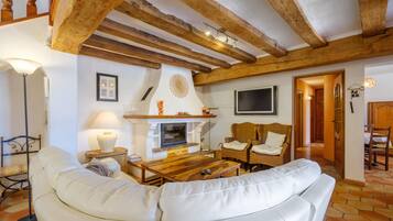 TV, caminetto, tavolo da ping pong