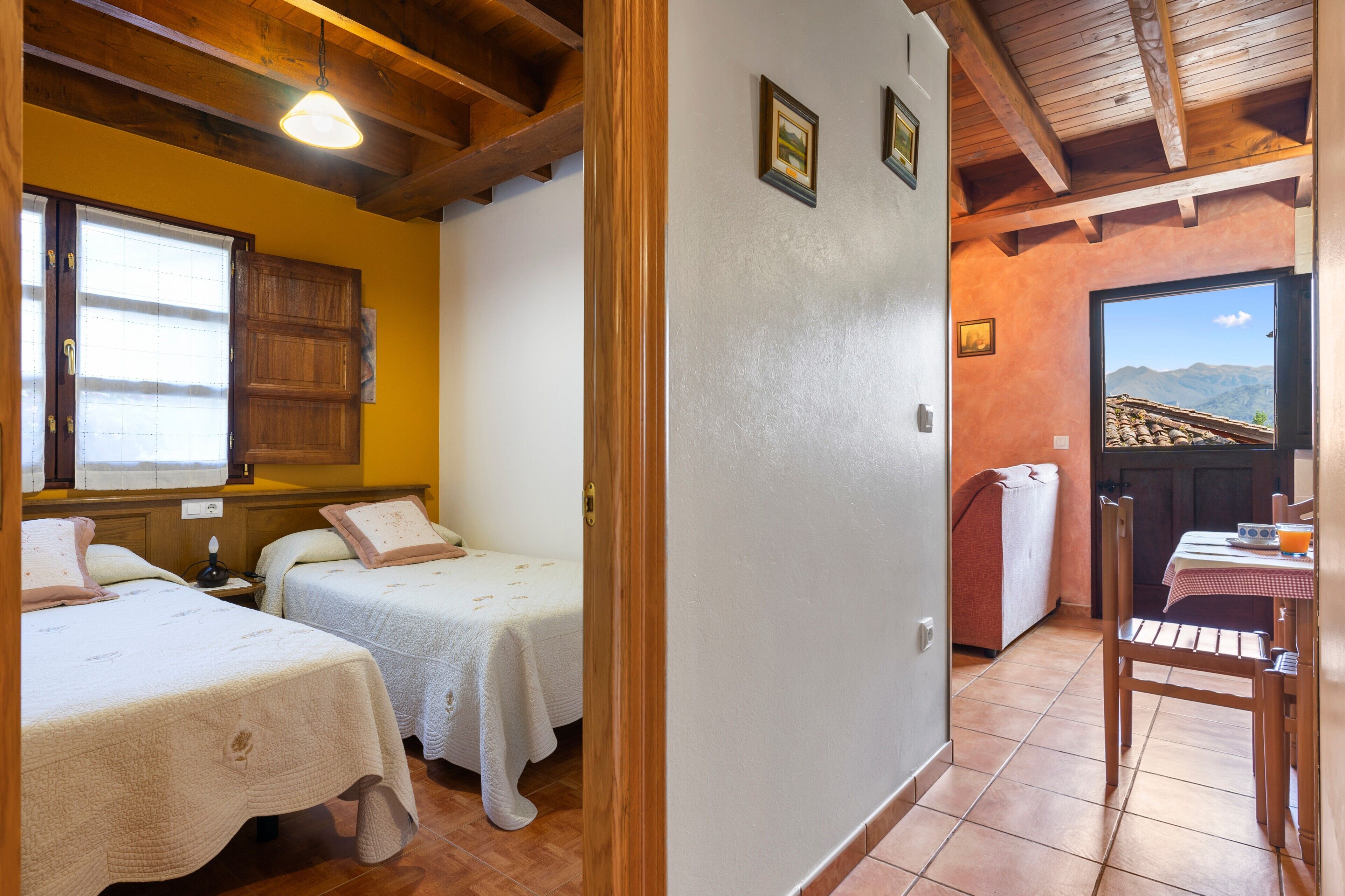 2 habitaciones, tabla de planchar con plancha y wifi gratis 