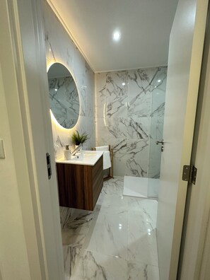 Shower, towels, soap, shampoo