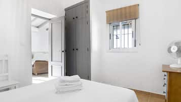 Iron/ironing board, free WiFi, bed sheets