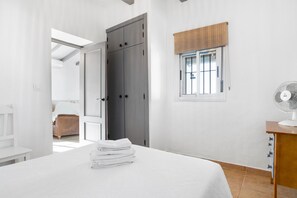 Iron/ironing board, free WiFi, bed sheets