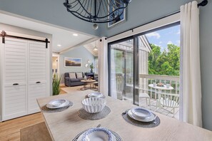 Dining - 49 Night Heron @ Sea Pines | Lagoon Front Retreat | Walk to Beach | Golf & Tennis (Hilton Head Island)