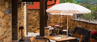 Casa Rural La Alcoba nella Valle di Laciana, piscina e vista montagna