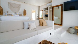Basic Villa | 1 bedroom, desk, laptop workspace, bed sheets - Villa Papaz (Tabanan)