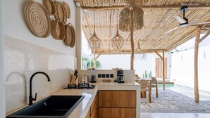 Basic Villa | Private kitchen | Fridge, microwave, stovetop, toaster - Villa Papaz (Tabanan)