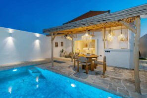 Eenvoudige villa | Zwembad | Een buitenzwembad