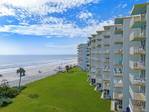 On the beach - Relax at Beachfront Smyrna Beach Club 203A (New Smyrna Beach)