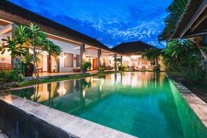 Basic-Villa | Pool | Außenpool