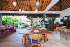 Basic Villa | Dining - Villa Moringa 1 (Canggu)