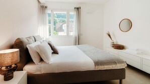 1 bedroom, iron/ironing board, WiFi, bed sheets - Varenna: Refined two-room apartment with balcony in Como (Como)