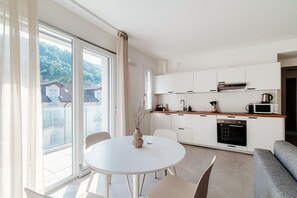 雪櫃、微波爐、焗爐、洗碗機