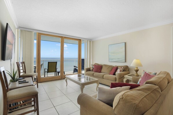 TV, DVD player - Smyrna Beach Club 716B Comfort & Coastline Combined (New Smyrna Beach)