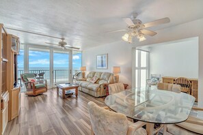 TV - Smyrna Beach Club 708 Ocean Breeze, No Stress (New Smyrna Beach)