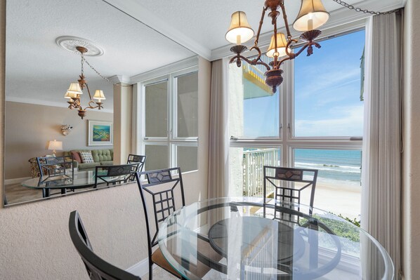 Dining - Smyrna Beach Club 703 Coastal Condo, Sleeps Easy (New Smyrna Beach)