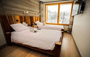 4 bedrooms, free WiFi, bed sheets