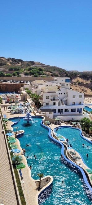 Seasonal outdoor pool, pool umbrellas, pool loungers - CTM - Le Bateau (Terga)