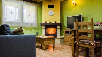 TV, fireplace, DVD player