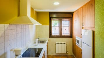 Frigorífic, microones, rentaplats i cafetera i tetera