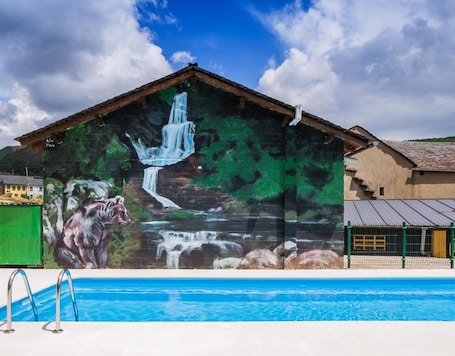 Pool. Casa Rural Balagar in Villablino, Laciana Valley with Pool
