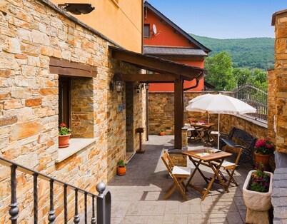 El Hechizo Apartment in Laciana Valley with Pool and Mountain Views