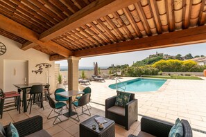 An outdoor patio with a pool, wicker furniture, and a view of the landscape. - "Chambre Jasmin" with Ventoux View, Wi-Fi, and Air Conditioning (Crillon-le-Brave)