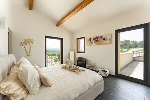 1 bedroom, iron/ironing board, free WiFi, bed sheets - Apartment 'Chambre Jasmin' with Mountain View, Wi-Fi and Air Conditioning (Crillon-le-Brave)