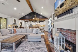 Smart TV, fireplace
