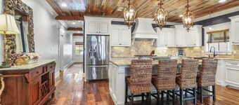 Anchors Aweigh Families, Couples, Groups-Private Dock. 1pm check out!