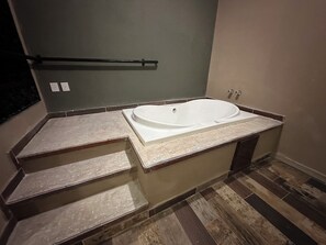 Romantic Room, Courtyard View | 1 bedroom, free WiFi