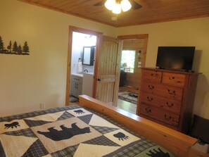3 bedrooms, iron/ironing board, WiFi, bed sheets