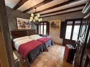 1 habitación, tabla de planchar con plancha, wifi gratis y ropa de cama 