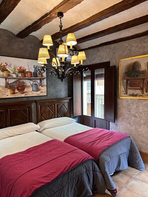 1 bedroom, iron/ironing board, free WiFi, bed sheets - 'El Mochuelo' Room with Mountain Views, Wine Cellar, and Unlimited SPA Access (Lerín)