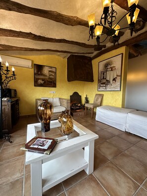 Télévision, cheminée