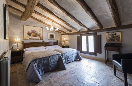 Suite 'Las Palomas' with Mountain Views, Unlimited SPA Access & Wine Cellar