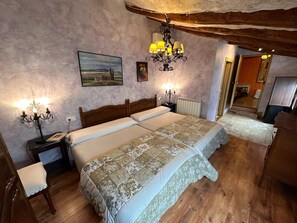 1 chambre, fer et planche Ă repasser, Wi-Fi gratuit, draps fournis